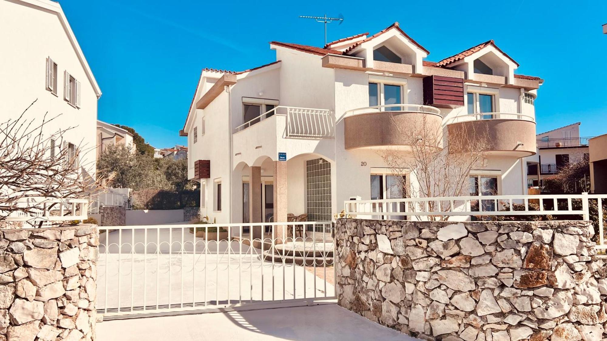 Luxury Beach Apartment W Sunset Sea Views Šibenik Kültér fotó